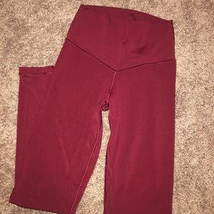 Aerie Chill Play Move Leggings (Small) in Burgundy